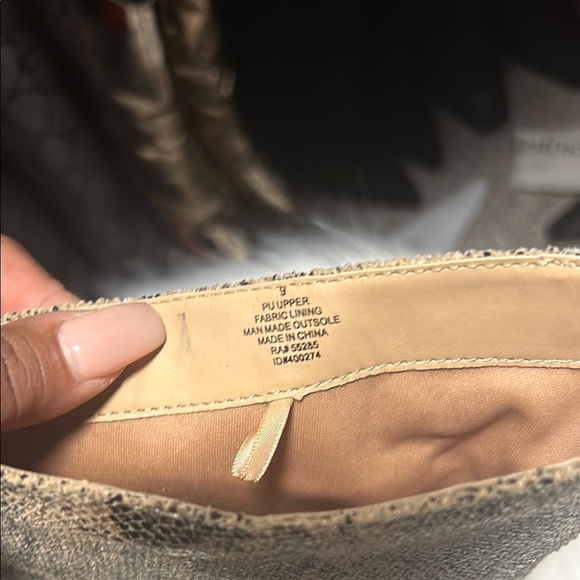 Snakeskin Pattern Ankle Boots - Picture 2 of 3